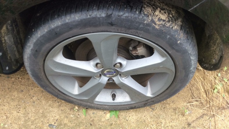 タイヤホイール前