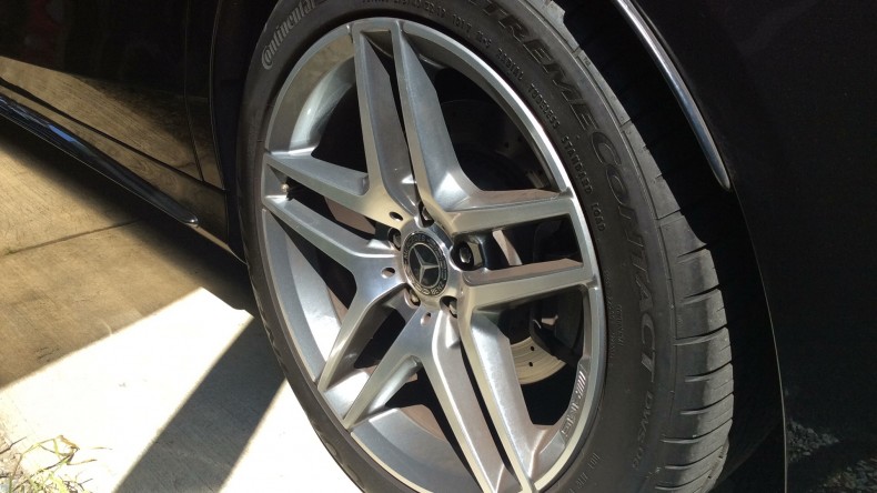 タイヤホイール前