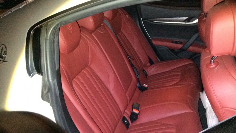 内装後方シート