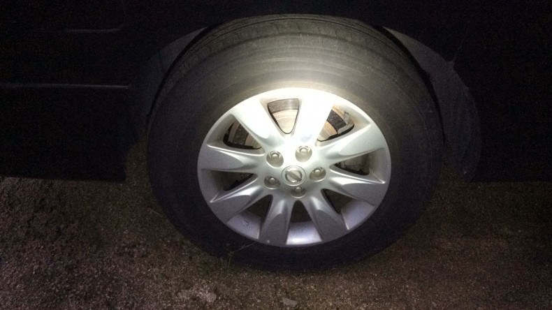 タイヤホイール前