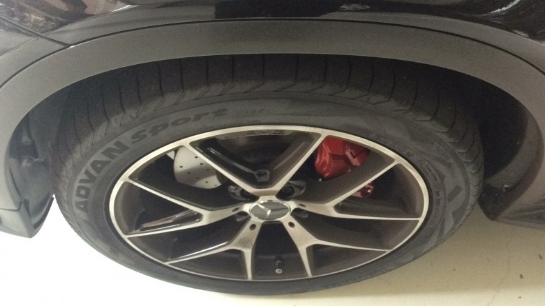 タイヤホイール前