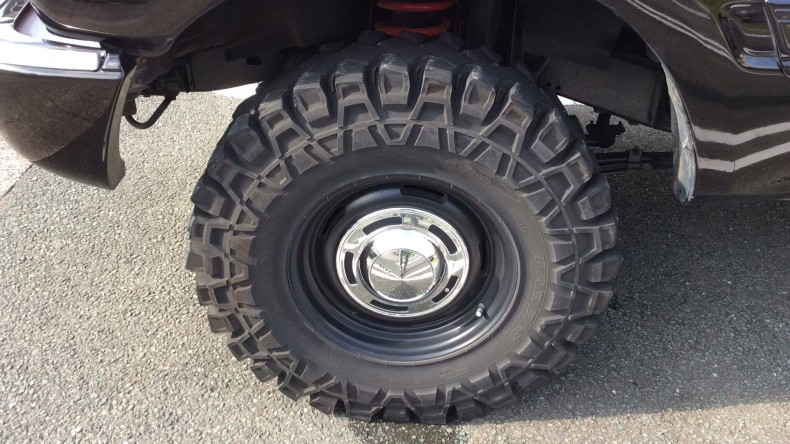 タイヤホイール前