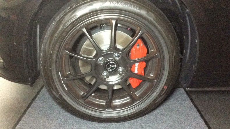 タイヤホイール前