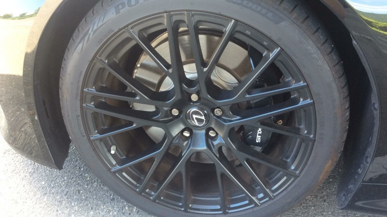 タイヤホイール前