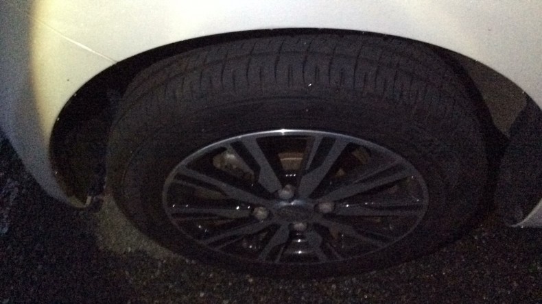 タイヤホイール前