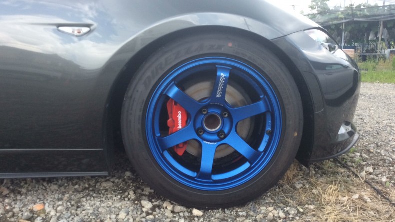 タイヤホイール前