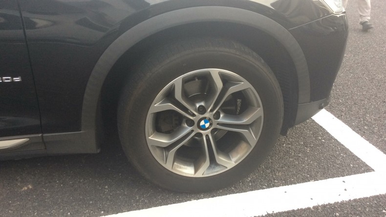 タイヤホイール前