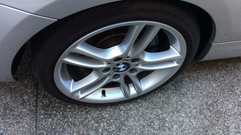 タイヤホイール前