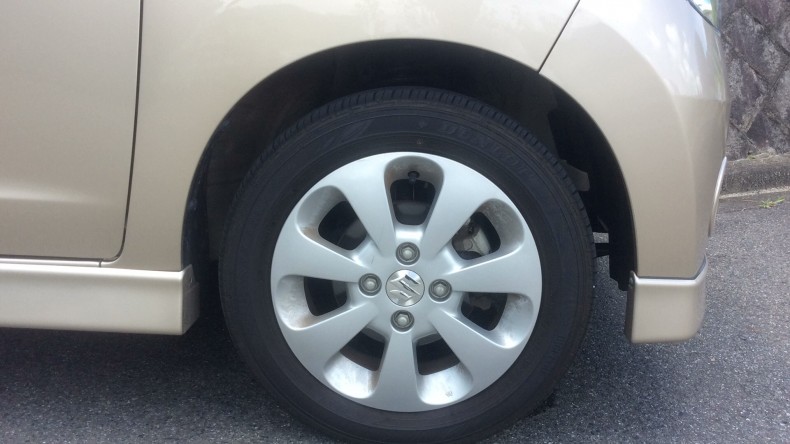 タイヤホイール前