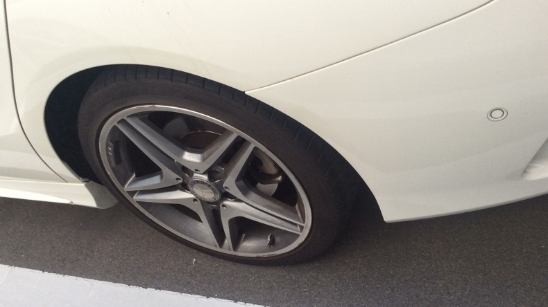 タイヤホイール前