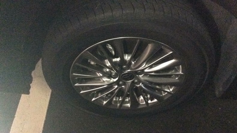 タイヤホイール前