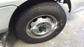 タイヤホイール前