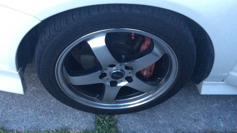 タイヤホイール前