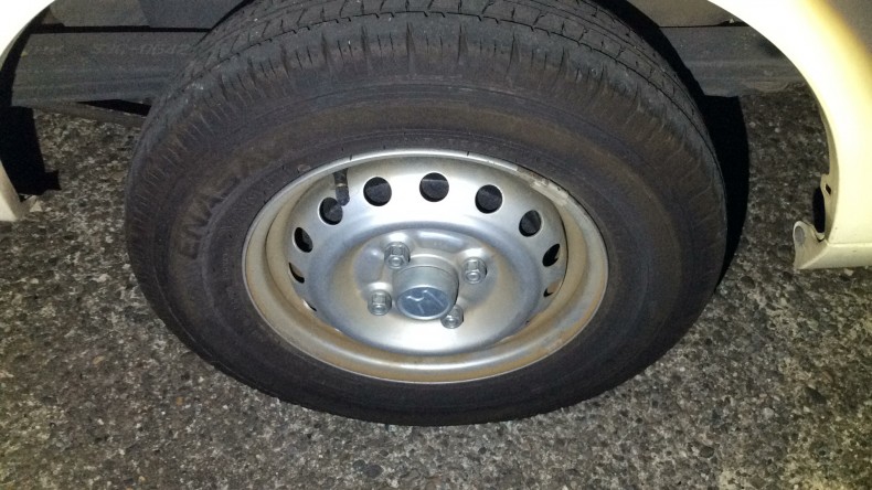 タイヤホイール前