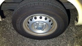 タイヤホイール前