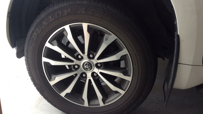 タイヤホイール前