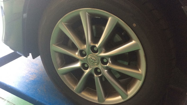 タイヤホイール前