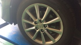 タイヤホイール前