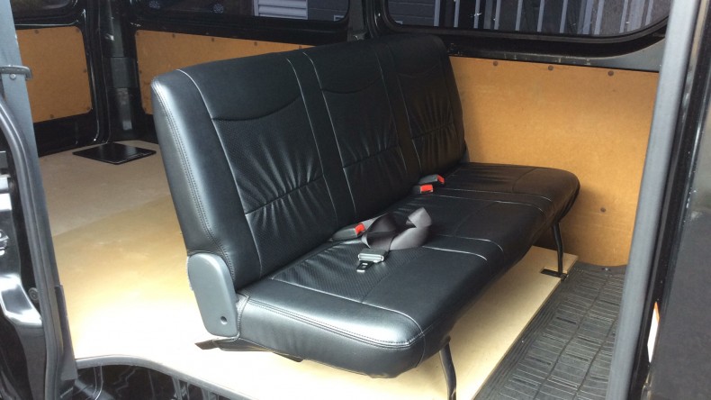 内装後方シート