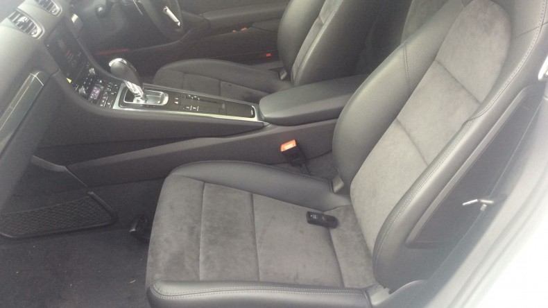 内装後方シート