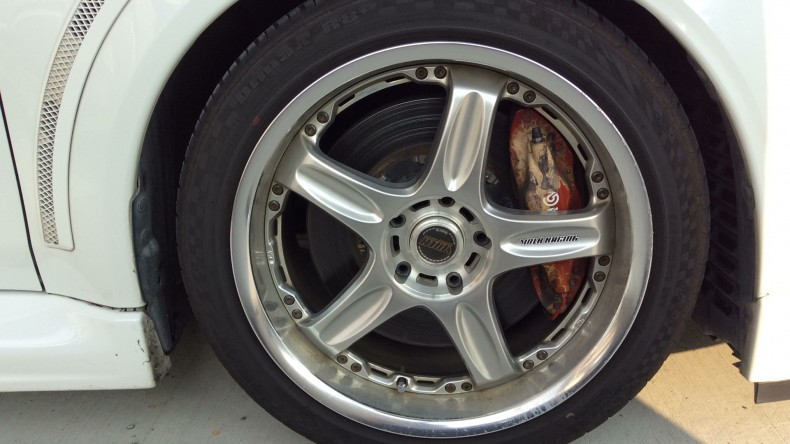 タイヤホイール前