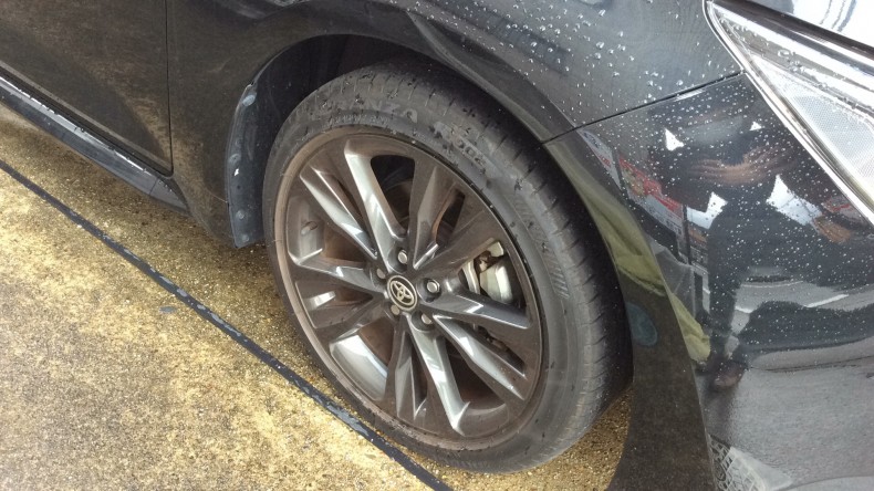 タイヤホイール前