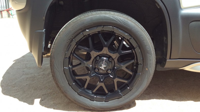 タイヤホイール前