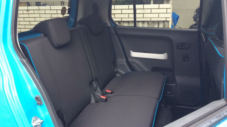 内装後方シート