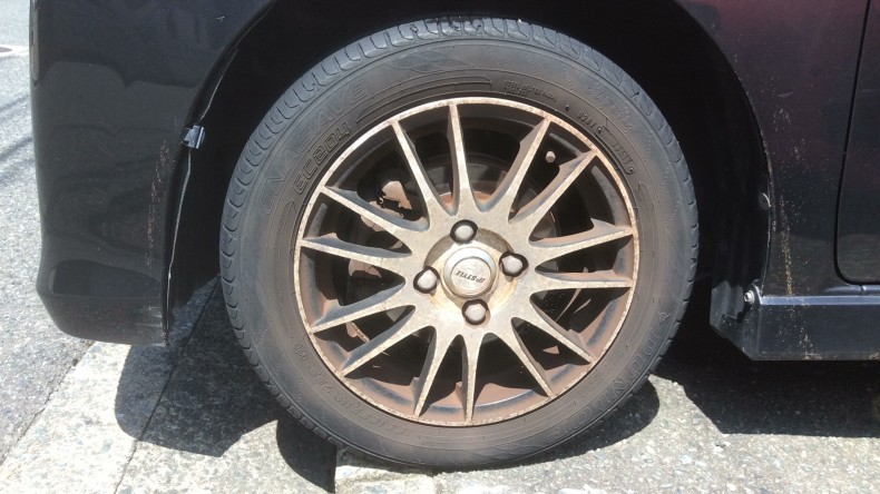 タイヤホイール前