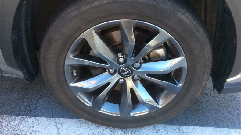 タイヤホイール前