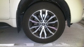 タイヤホイール前