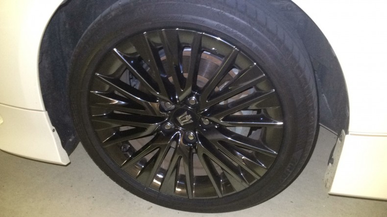 タイヤホイール前