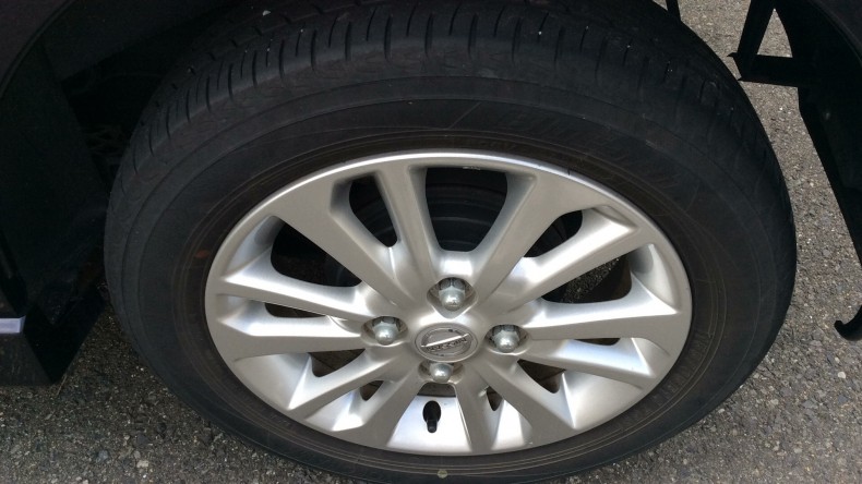 タイヤホイール前