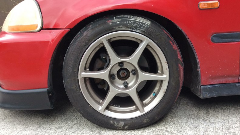 タイヤホイール前