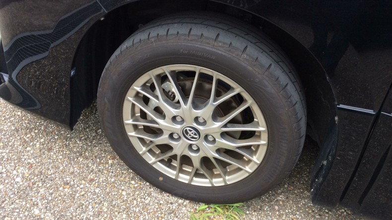 タイヤホイール前