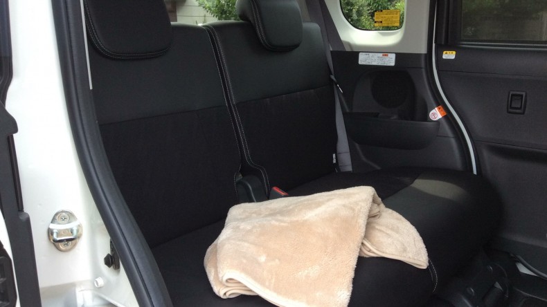 内装後方シート