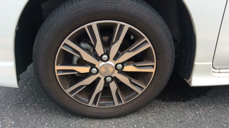 タイヤホイール前