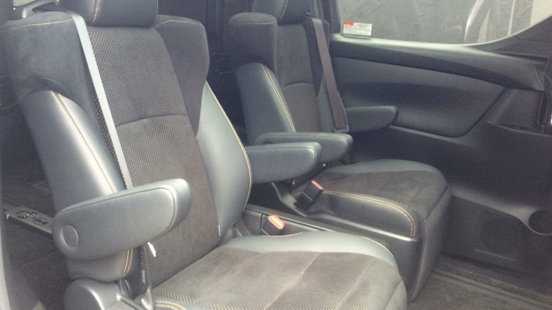 内装後方シート