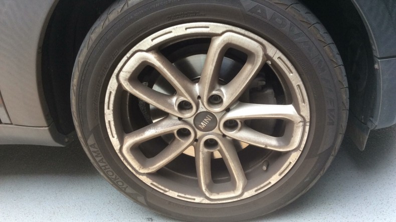 タイヤホイール前