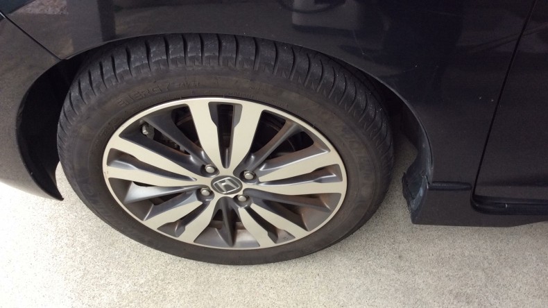 タイヤホイール前