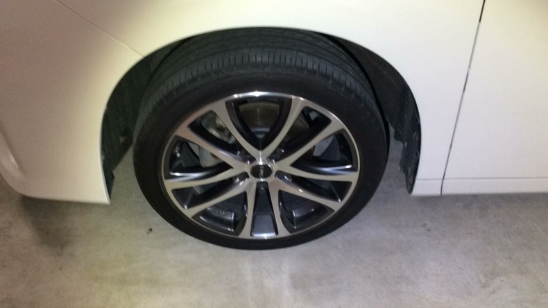 タイヤホイール前