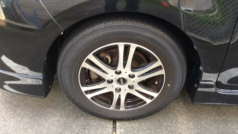 タイヤホイール前