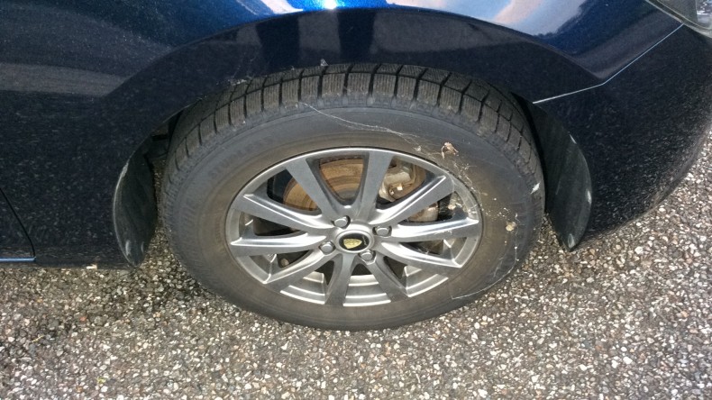 タイヤホイール前