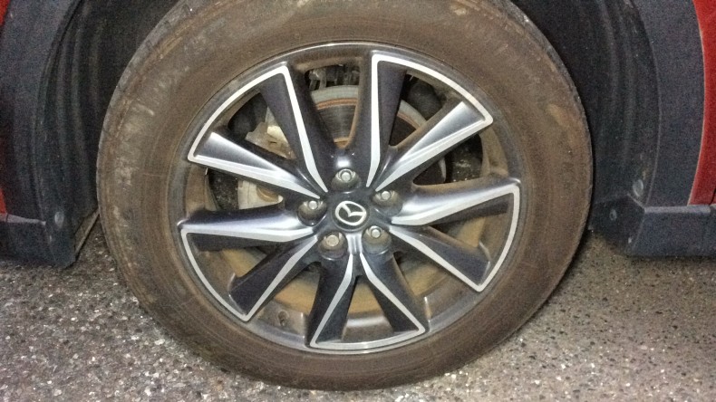 タイヤホイール前