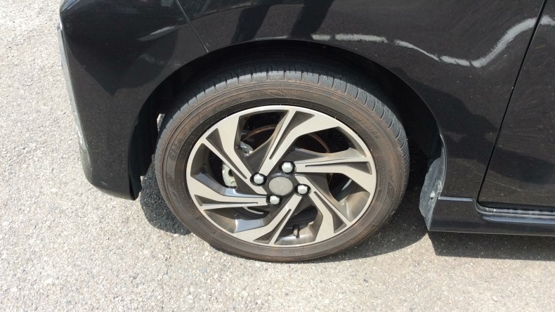 タイヤホイール前