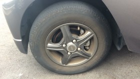 タイヤホイール前