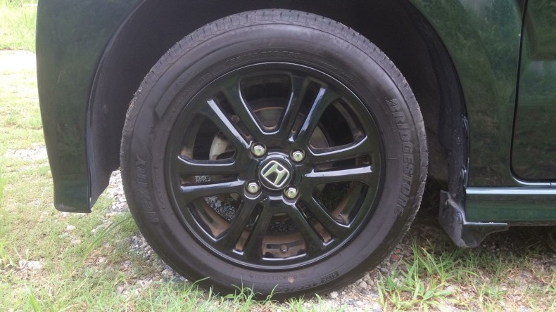 タイヤホイール前