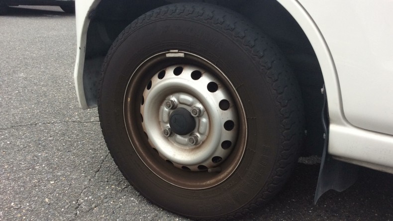 タイヤホイール前