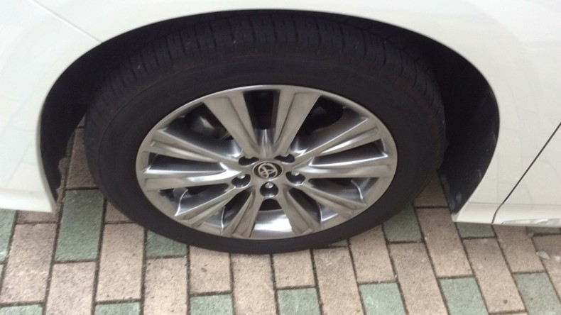 タイヤホイール前