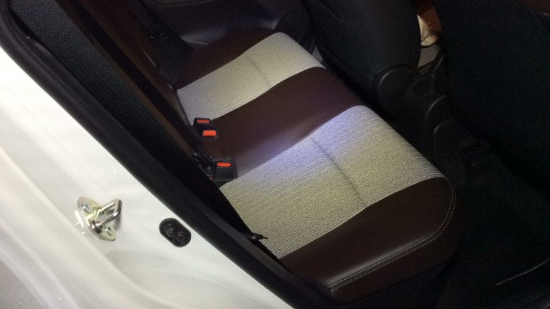 内装後方シート